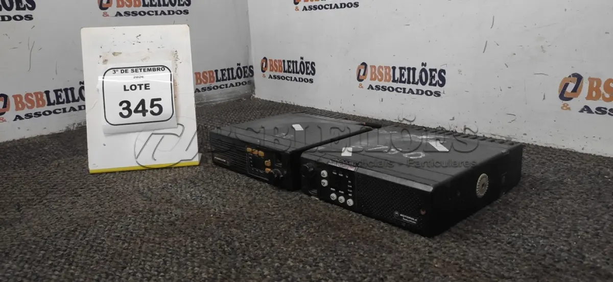 LOTE 345 - 02 RÁDIOS TRANSCEPTORES MARCA MOTOROLA. (NO ESTADO) ATENÇÃO! FAZER A VISITAÇÃO ANTES DE ARREMATAR, NÃO SABEMOS SE FUNCIONA, LEILÃO NÃO TEM GARANTIA E NEM DEVOLUÇÃO, SUJEITO A POSSÍVEIS AVARIAS VISÍVEIS/OCULTAS E/OU AUSÊNCIA DE COMPONENTES.