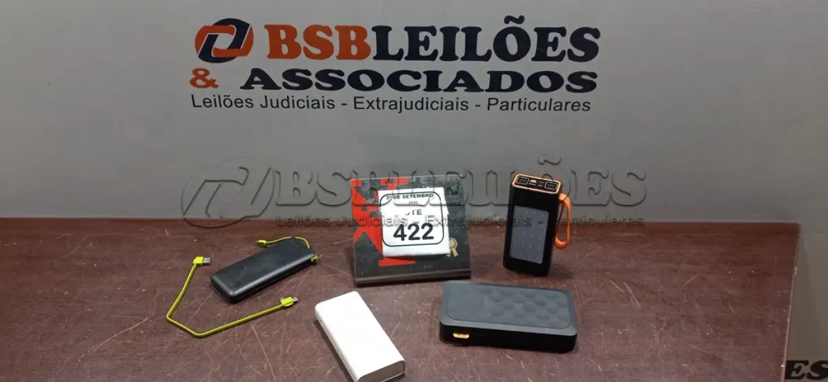 LOTE 422 - 04 POWER BANKS DE MARCAS E MODELOS DIVERSOS. (NO ESTADO) ATENÇÃO! FAZER A VISITAÇÃO ANTES DE ARREMATAR, NÃO SABEMOS SE FUNCIONA, LEILÃO NÃO TEM GARANTIA E NEM DEVOLUÇÃO, SUJEITO A POSSÍVEIS AVARIAS VISÍVEIS/OCULTAS E/OU AUSÊNCIA DE COMPONENTES.