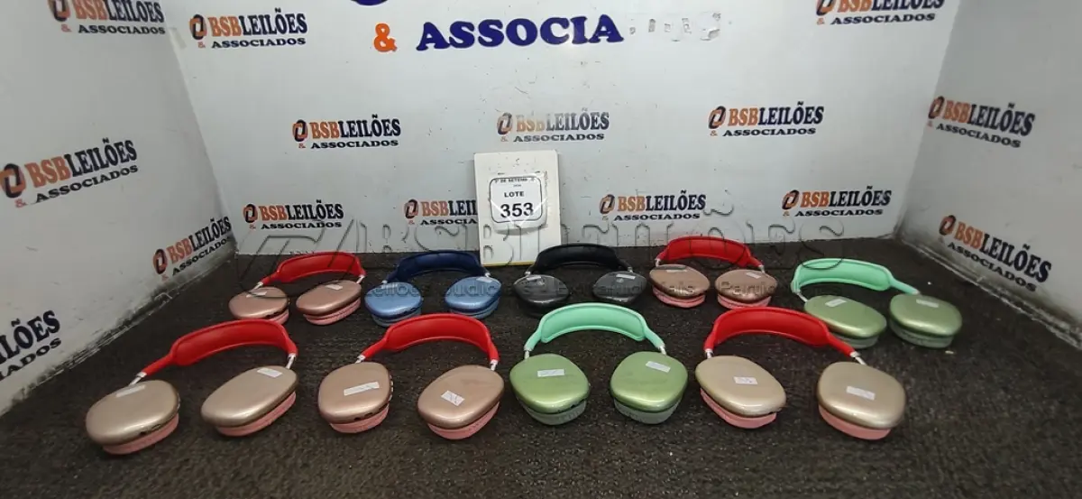 LOTE 353 - 09 HEADPHONES DE CORES DIVERSAS. (NO ESTADO) ATENÇÃO! FAZER A VISITAÇÃO ANTES DE ARREMATAR, NÃO SABEMOS SE FUNCIONA, LEILÃO NÃO TEM GARANTIA E NEM DEVOLUÇÃO, SUJEITO A POSSÍVEIS AVARIAS VISÍVEIS/OCULTAS E/OU AUSÊNCIA DE COMPONENTES.
