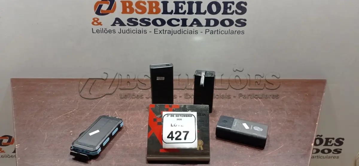 LOTE 427 - 04 POWER BANKS DE MARCAS E MODELOS DIVERSOS. (NO ESTADO) ATENÇÃO! FAZER A VISITAÇÃO ANTES DE ARREMATAR, NÃO SABEMOS SE FUNCIONA, LEILÃO NÃO TEM GARANTIA E NEM DEVOLUÇÃO, SUJEITO A POSSÍVEIS AVARIAS VISÍVEIS/OCULTAS E/OU AUSÊNCIA DE COMPONENTES.