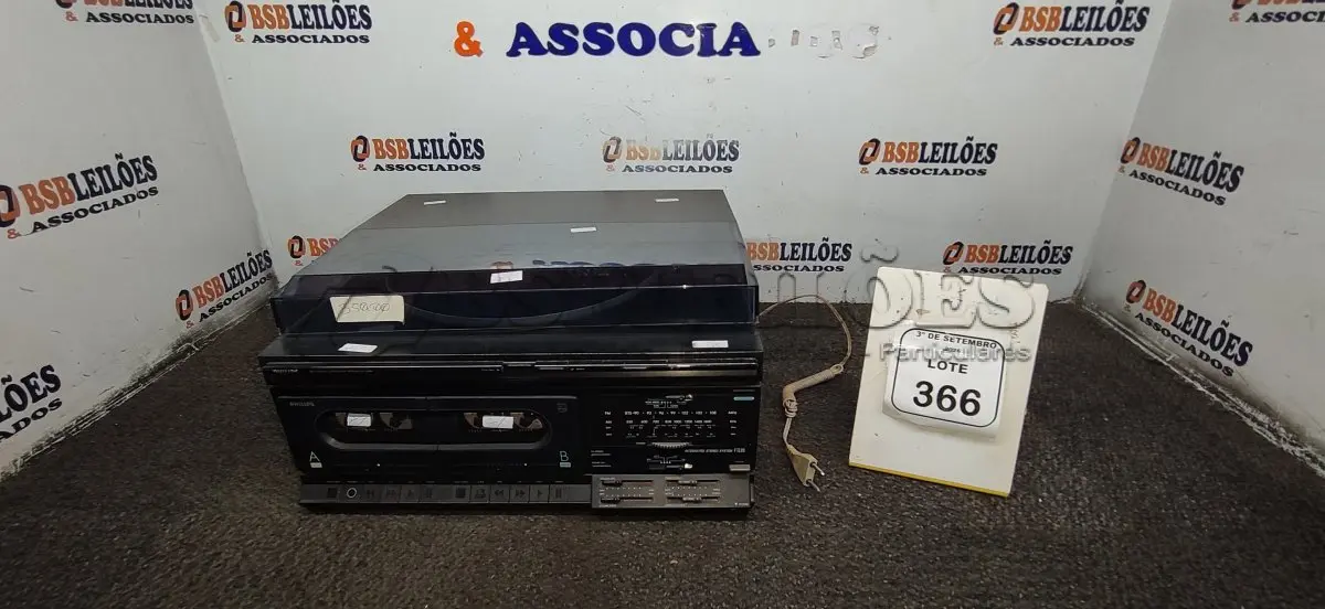 LOTE 366 - 01 APARELHO DE SOM 3 EM 1 MARCA PHILIPS. (NO ESTADO) ATENÇÃO! FAZER A VISITAÇÃO ANTES DE ARREMATAR, NÃO SABEMOS SE FUNCIONA, LEILÃO NÃO TEM GARANTIA E NEM DEVOLUÇÃO, SUJEITO A POSSÍVEIS AVARIAS VISÍVEIS/OCULTAS E/OU AUSÊNCIA DE COMPONENTES.