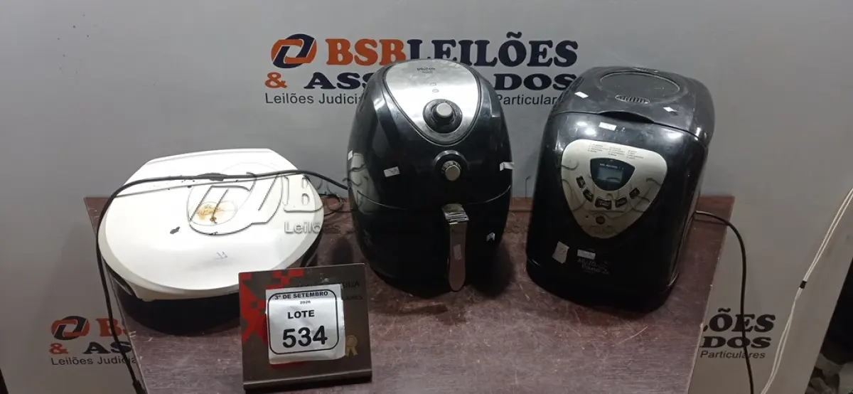 LOTE 534 - 01 AIR FRYER, 01 PANIFICADORA E 01 GRILL. (NO ESTADO) ATENÇÃO! FAZER A VISITAÇÃO ANTES DE ARREMATAR, NÃO SABEMOS SE FUNCIONA, LEILÃO NÃO TEM GARANTIA E NEM DEVOLUÇÃO, SUJEITO A POSSÍVEIS AVARIAS VISÍVEIS/OCULTAS E/OU AUSÊNCIA DE COMPONENTES.