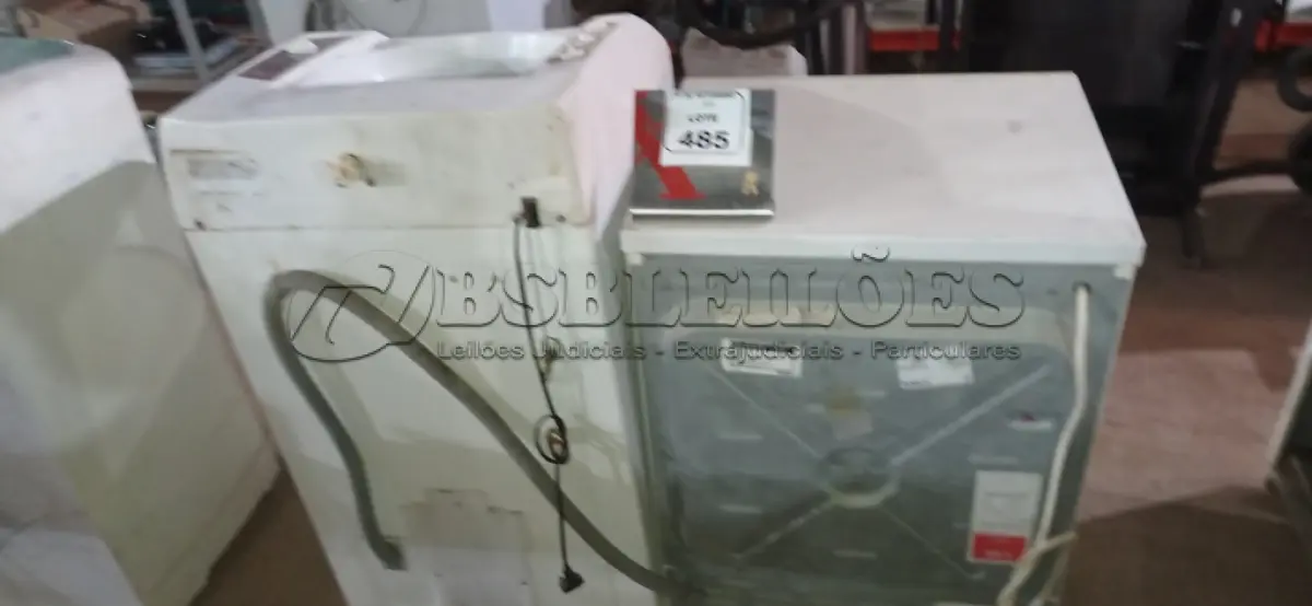 LOTE 485 - 01 MÁQUINA DE LAVAR 9KG 220V MARCA BRASTEMP E 01 SECADORA MARCA BOSCH. (NO ESTADO) ATENÇÃO! FAZER A VISITAÇÃO ANTES DE ARREMATAR, NÃO SABEMOS SE FUNCIONA, LEILÃO NÃO TEM GARANTIA E NEM DEVOLUÇÃO, SUJEITO A POSSÍVEIS AVARIAS VISÍVEIS/OCULTAS E/OU AUSÊNCIA DE COMPONENTES.