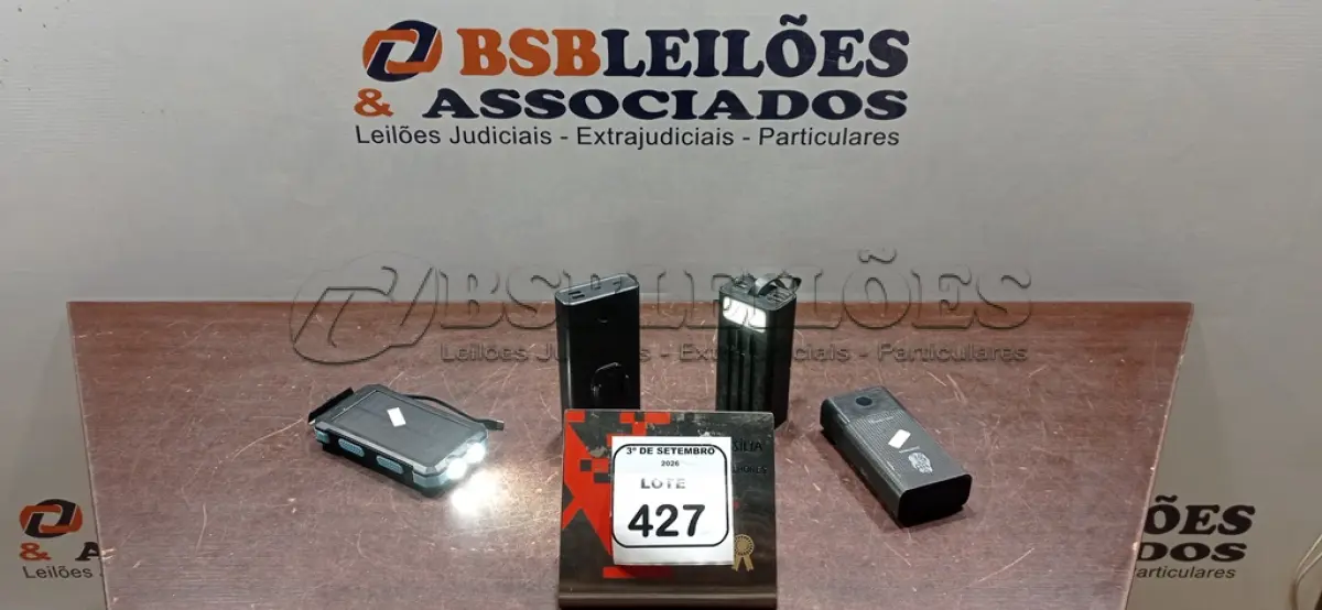 LOTE 427 - 04 POWER BANKS DE MARCAS E MODELOS DIVERSOS. (NO ESTADO) ATENÇÃO! FAZER A VISITAÇÃO ANTES DE ARREMATAR, NÃO SABEMOS SE FUNCIONA, LEILÃO NÃO TEM GARANTIA E NEM DEVOLUÇÃO, SUJEITO A POSSÍVEIS AVARIAS VISÍVEIS/OCULTAS E/OU AUSÊNCIA DE COMPONENTES.