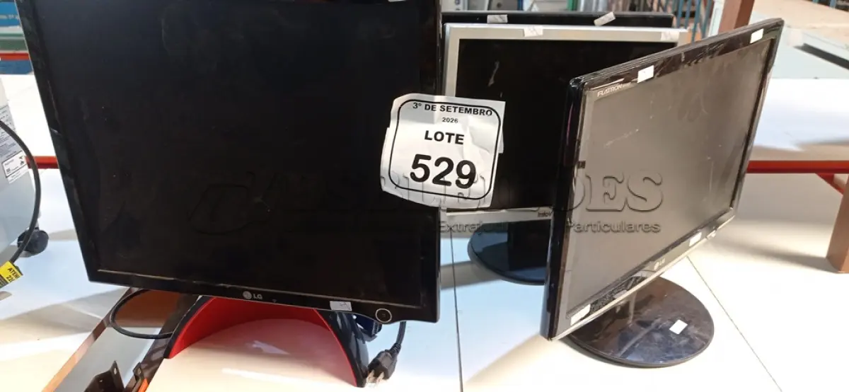 LOTE 529 - 06 MONITORES DE MARCAS E MODELOS DIVERSOS. (NO ESTADO) ATENÇÃO! FAZER A VISITAÇÃO ANTES DE ARREMATAR, NÃO SABEMOS SE FUNCIONA, LEILÃO NÃO TEM GARANTIA E NEM DEVOLUÇÃO, SUJEITO A POSSÍVEIS AVARIAS VISÍVEIS/OCULTAS E/OU AUSÊNCIA DE COMPONENTES.
