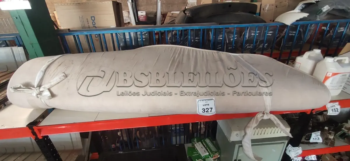 LOTE 327 - 01 COLCHÃO DE CASAL DOBRÁVEL. (NO ESTADO) ATENÇÃO! FAZER A VISITAÇÃO ANTES DE ARREMATAR, NÃO SABEMOS SE FUNCIONA, LEILÃO NÃO TEM GARANTIA E NEM DEVOLUÇÃO, SUJEITO A POSSÍVEIS AVARIAS VISÍVEIS/OCULTAS E/OU AUSÊNCIA DE COMPONENTES.