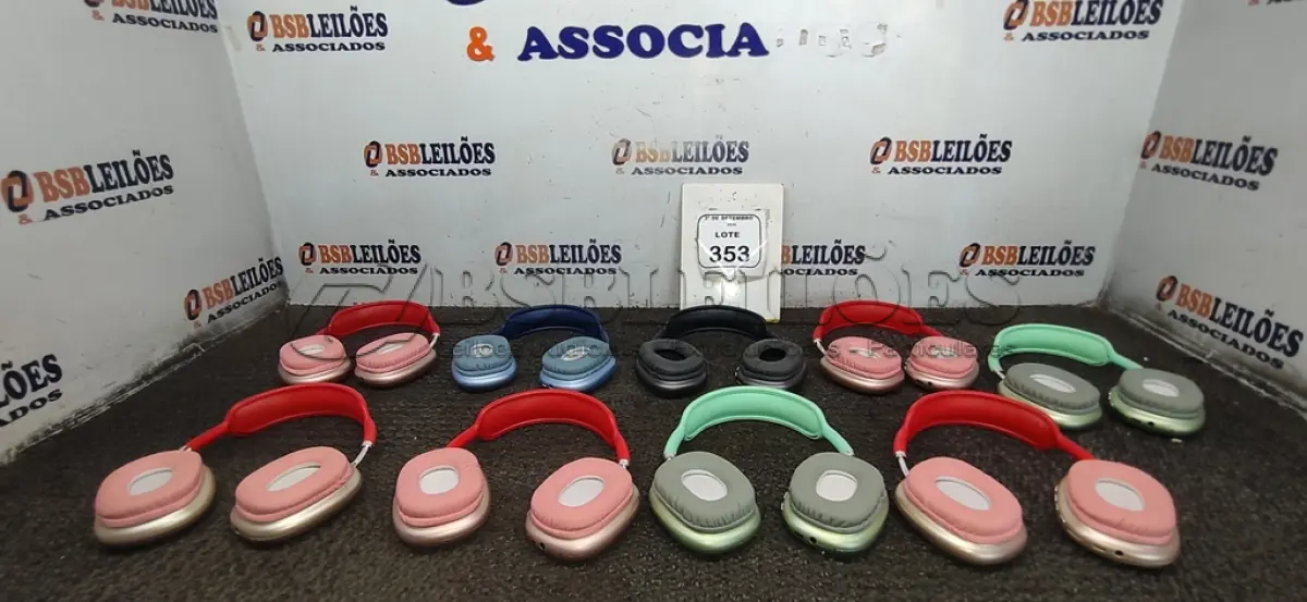 LOTE 353 - 09 HEADPHONES DE CORES DIVERSAS. (NO ESTADO) ATENÇÃO! FAZER A VISITAÇÃO ANTES DE ARREMATAR, NÃO SABEMOS SE FUNCIONA, LEILÃO NÃO TEM GARANTIA E NEM DEVOLUÇÃO, SUJEITO A POSSÍVEIS AVARIAS VISÍVEIS/OCULTAS E/OU AUSÊNCIA DE COMPONENTES.