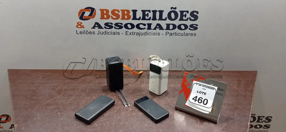 LOTE 460 - 04 POWER BANKS DE MARCAS E MODELOS DIVERSOS. (NO ESTADO) ATENÇÃO! FAZER A VISITAÇÃO ANTES DE ARREMATAR, NÃO SABEMOS SE FUNCIONA, LEILÃO NÃO TEM GARANTIA E NEM DEVOLUÇÃO, SUJEITO A POSSÍVEIS AVARIAS VISÍVEIS/OCULTAS E/OU AUSÊNCIA DE COMPONENTES.