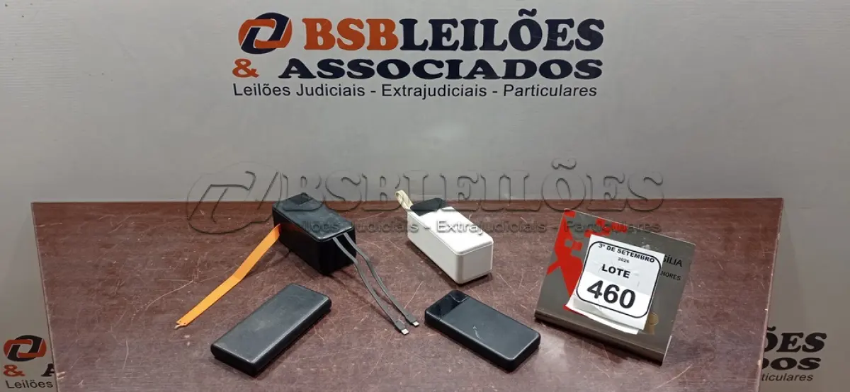 LOTE 460 - 04 POWER BANKS DE MARCAS E MODELOS DIVERSOS. (NO ESTADO) ATENÇÃO! FAZER A VISITAÇÃO ANTES DE ARREMATAR, NÃO SABEMOS SE FUNCIONA, LEILÃO NÃO TEM GARANTIA E NEM DEVOLUÇÃO, SUJEITO A POSSÍVEIS AVARIAS VISÍVEIS/OCULTAS E/OU AUSÊNCIA DE COMPONENTES.
