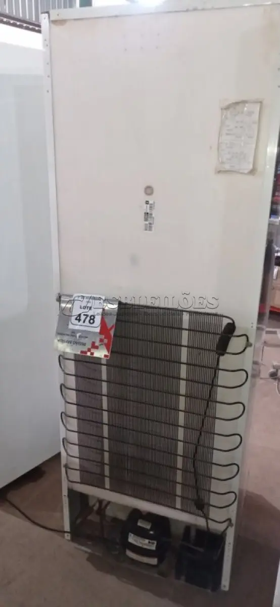 LOTE 478 - 01 GELADEIRA 220V MARCA ELECTROLUX. (NO ESTADO) ATENÇÃO! FAZER A VISITAÇÃO ANTES DE ARREMATAR, NÃO SABEMOS SE FUNCIONA, LEILÃO NÃO TEM GARANTIA E NEM DEVOLUÇÃO, SUJEITO A POSSÍVEIS AVARIAS VISÍVEIS/OCULTAS E/OU AUSÊNCIA DE COMPONENTES.