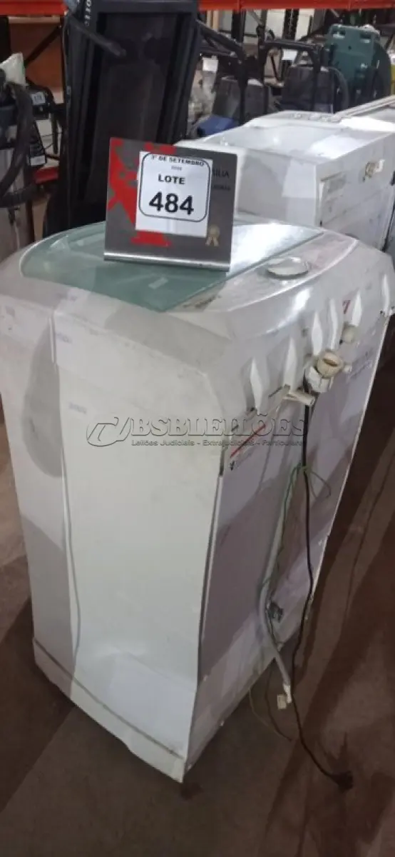 LOTE 484 - 01 LAVADORA AUTOMÁTICA 6KG 220V MARCA CONSUL. (NO ESTADO) ATENÇÃO! FAZER A VISITAÇÃO ANTES DE ARREMATAR, NÃO SABEMOS SE FUNCIONA, LEILÃO NÃO TEM GARANTIA E NEM DEVOLUÇÃO, SUJEITO A POSSÍVEIS AVARIAS VISÍVEIS/OCULTAS E/OU AUSÊNCIA DE COMPONENTES.