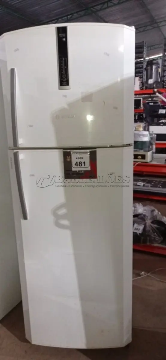 LOTE 481 - 01 GELADEIRA 220V MARCA BOSCH.  (NO ESTADO) ATENÇÃO! FAZER A VISITAÇÃO ANTES DE ARREMATAR, NÃO SABEMOS SE FUNCIONA, LEILÃO NÃO TEM GARANTIA E NEM DEVOLUÇÃO, SUJEITO A POSSÍVEIS AVARIAS VISÍVEIS/OCULTAS E/OU AUSÊNCIA DE COMPONENTES.