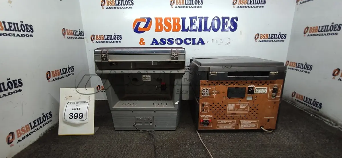 LOTE 399 - 02 APARELHOS DE SOM 3 EM 1. (NO ESTADO) ATENÇÃO! FAZER A VISITAÇÃO ANTES DE ARREMATAR, NÃO SABEMOS SE FUNCIONA, LEILÃO NÃO TEM GARANTIA E NEM DEVOLUÇÃO, SUJEITO A POSSÍVEIS AVARIAS VISÍVEIS/OCULTAS E/OU AUSÊNCIA DE COMPONENTES.