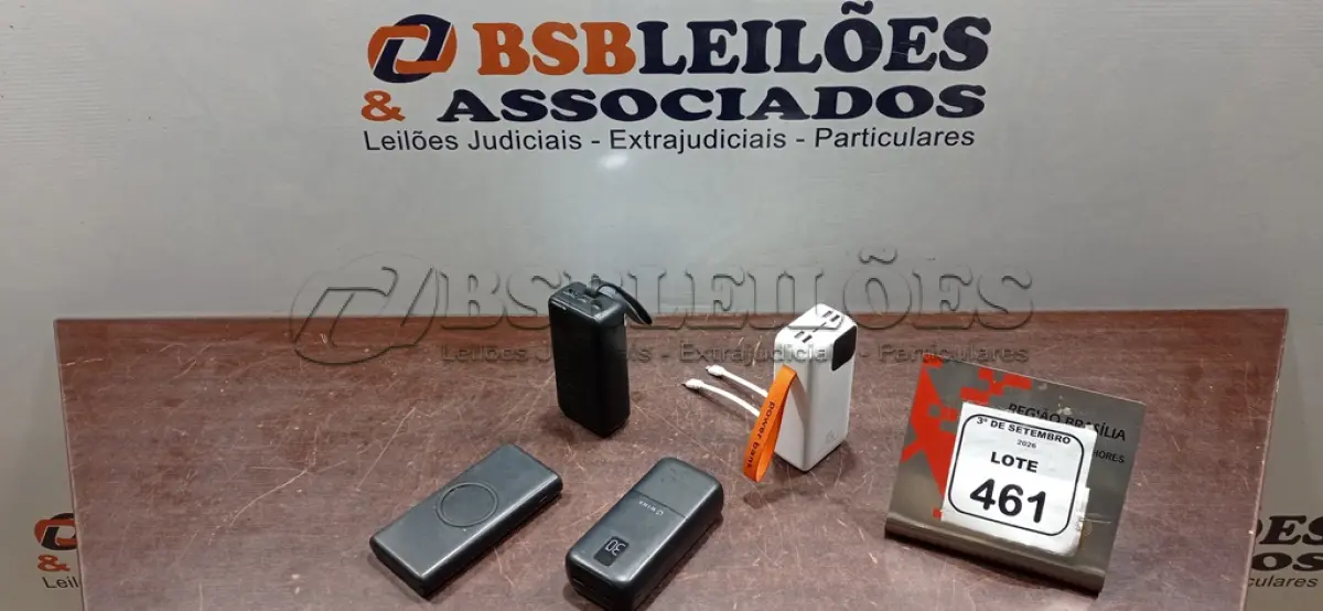 LOTE 461 - 04 POWER BANKS DE MARCAS E MODELOS DIVERSOS. (NO ESTADO) ATENÇÃO! FAZER A VISITAÇÃO ANTES DE ARREMATAR, NÃO SABEMOS SE FUNCIONA, LEILÃO NÃO TEM GARANTIA E NEM DEVOLUÇÃO, SUJEITO A POSSÍVEIS AVARIAS VISÍVEIS/OCULTAS E/OU AUSÊNCIA DE COMPONENTES.