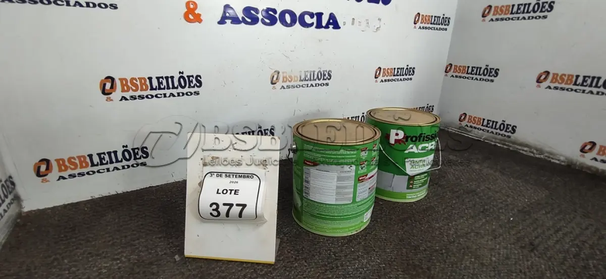 LOTE 377 - 02 LATAS DE TINTA ACRÍLICA DE 3,6L NA COR LUAR DO SERTÃO FOSCO MARCA PROFISSIONAL ACR. (NO ESTADO) ATENÇÃO! FAZER A VISITAÇÃO ANTES DE ARREMATAR, NÃO SABEMOS SE FUNCIONA, LEILÃO NÃO TEM GARANTIA E NEM DEVOLUÇÃO, SUJEITO A POSSÍVEIS AVARIAS VISÍVEIS/OCULTAS E/OU AUSÊNCIA DE COMPONENTES.