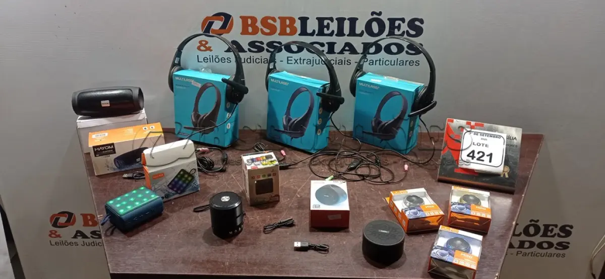 LOTE 421 - 03 HEADSETS E 07 CAIXINHAS DE SOM DE MARCAS E MODELOS DIVERSOS. (NO ESTADO) ATENÇÃO! FAZER A VISITAÇÃO ANTES DE ARREMATAR, NÃO SABEMOS SE FUNCIONA, LEILÃO NÃO TEM GARANTIA E NEM DEVOLUÇÃO, SUJEITO A POSSÍVEIS AVARIAS VISÍVEIS/OCULTAS E/OU AUSÊNCIA DE COMPONENTES.
