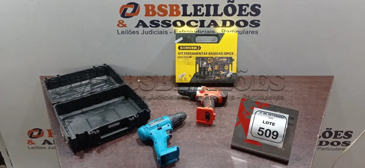LOTE 509 - 01 KIT DE FERRAMENTAS BÁSICAS E 02 PARAFUSADEIRAS SEM BATERIA. (NO ESTADO) ATENÇÃO! FAZER A VISITAÇÃO ANTES DE ARREMATAR, NÃO SABEMOS SE FUNCIONA, LEILÃO NÃO TEM GARANTIA E NEM DEVOLUÇÃO, SUJEITO A POSSÍVEIS AVARIAS VISÍVEIS/OCULTAS E/OU AUSÊNCIA DE COMPONENTES.