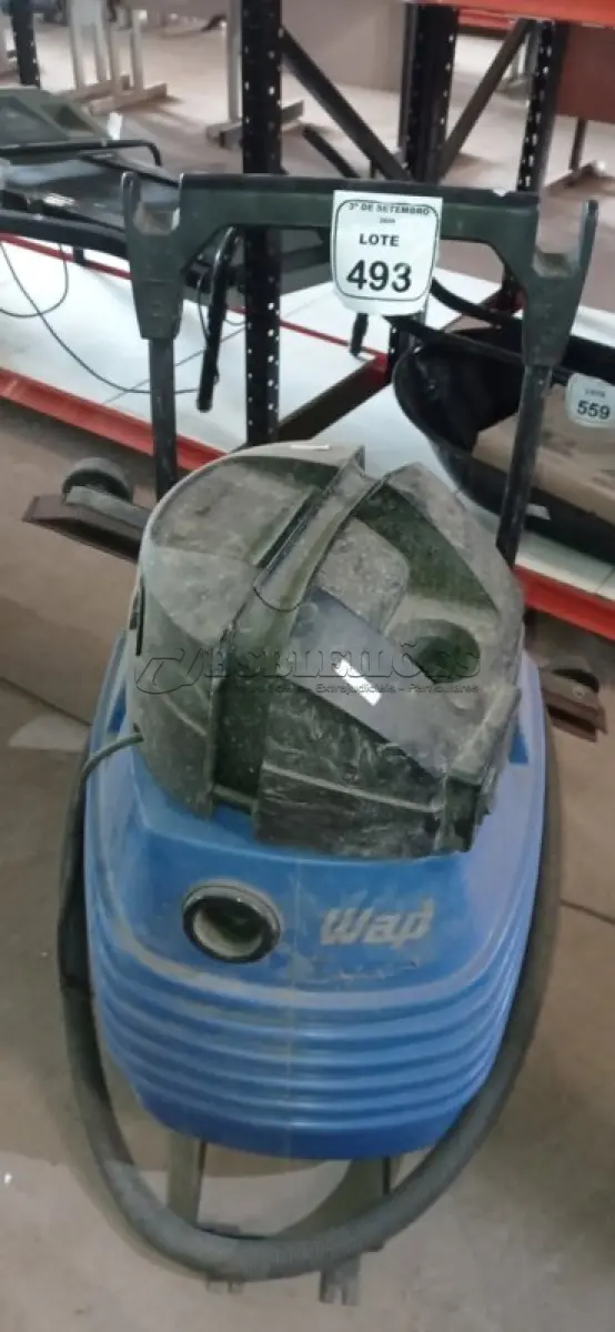 LOTE 493 - 01 ASPIRADOR INDUSTRIAL MODELO FLOOR VAC 1500 MARCA WAP. (NO ESTADO) ATENÇÃO! FAZER A VISITAÇÃO ANTES DE ARREMATAR, NÃO SABEMOS SE FUNCIONA, LEILÃO NÃO TEM GARANTIA E NEM DEVOLUÇÃO, SUJEITO A POSSÍVEIS AVARIAS VISÍVEIS/OCULTAS E/OU AUSÊNCIA DE COMPONENTES.