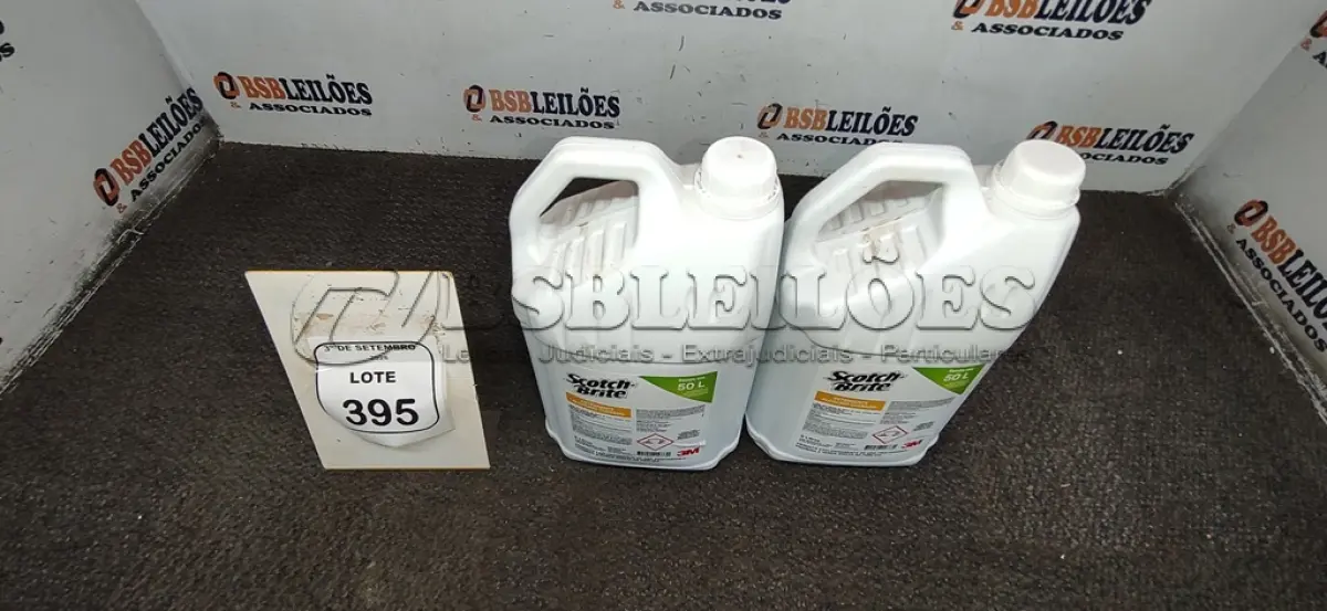 LOTE 395 - 02 GALÕES DE DETERGENTE ALCALINO CLORADO DE 5L CADA MARCA SCOTCH-BRITE. (NO ESTADO) ATENÇÃO! FAZER A VISITAÇÃO ANTES DE ARREMATAR, NÃO SABEMOS SE FUNCIONA, LEILÃO NÃO TEM GARANTIA E NEM DEVOLUÇÃO, SUJEITO A POSSÍVEIS AVARIAS VISÍVEIS/OCULTAS E/OU AUSÊNCIA DE COMPONENTES.