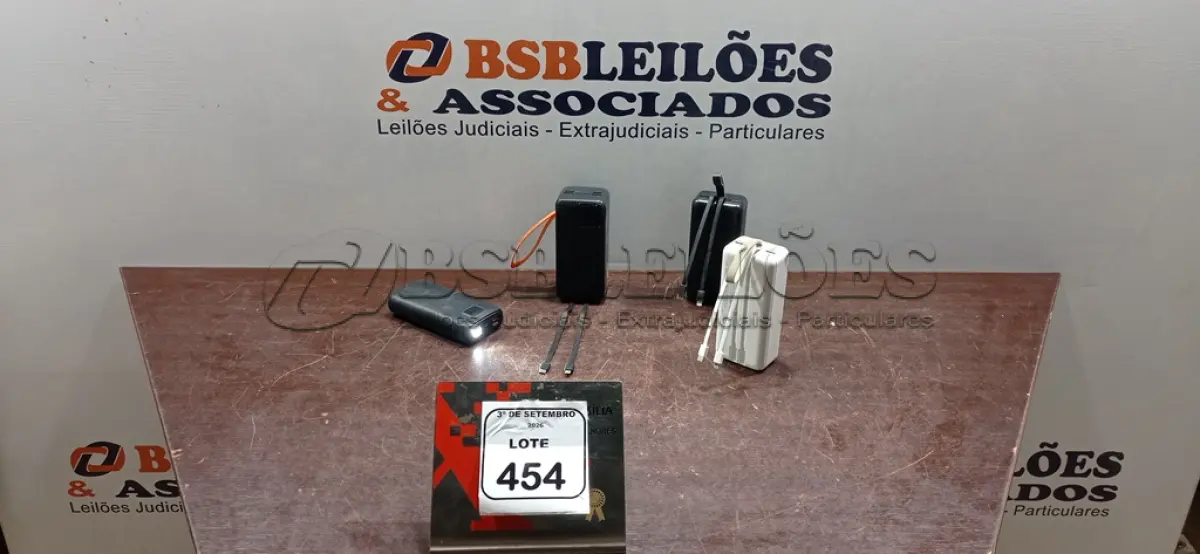 LOTE 454 - 04 POWER BANKS DE MARCAS E MODELOS DIVERSOS. (NO ESTADO) ATENÇÃO! FAZER A VISITAÇÃO ANTES DE ARREMATAR, NÃO SABEMOS SE FUNCIONA, LEILÃO NÃO TEM GARANTIA E NEM DEVOLUÇÃO, SUJEITO A POSSÍVEIS AVARIAS VISÍVEIS/OCULTAS E/OU AUSÊNCIA DE COMPONENTES.