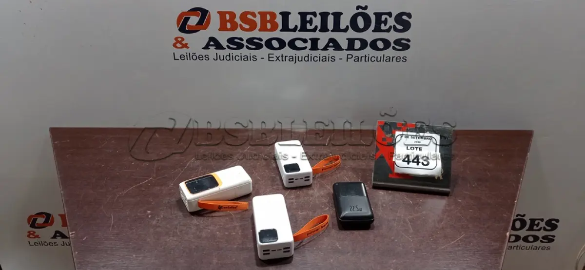 LOTE 443 - 04 POWER BANKS DE MARCAS E MODELOS DIVERSOS. (NO ESTADO) ATENÇÃO! FAZER A VISITAÇÃO ANTES DE ARREMATAR, NÃO SABEMOS SE FUNCIONA, LEILÃO NÃO TEM GARANTIA E NEM DEVOLUÇÃO, SUJEITO A POSSÍVEIS AVARIAS VISÍVEIS/OCULTAS E/OU AUSÊNCIA DE COMPONENTES.