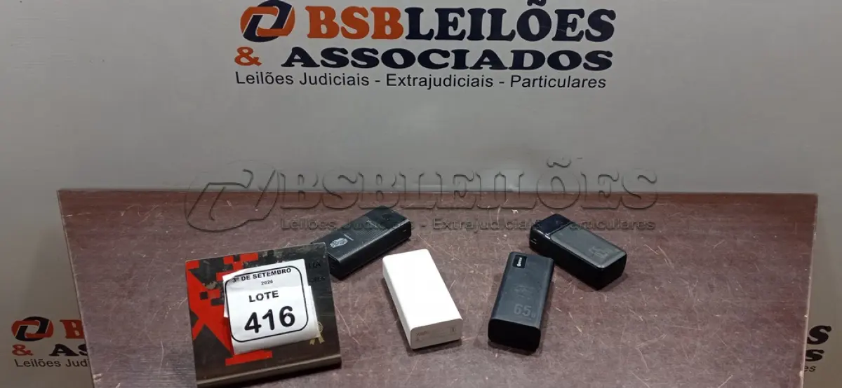 LOTE 416 - 04 POWER BANKS DE MARCAS E MODELOS DIVERSOS. (NO ESTADO) ATENÇÃO! FAZER A VISITAÇÃO ANTES DE ARREMATAR, NÃO SABEMOS SE FUNCIONA, LEILÃO NÃO TEM GARANTIA E NEM DEVOLUÇÃO, SUJEITO A POSSÍVEIS AVARIAS VISÍVEIS/OCULTAS E/OU AUSÊNCIA DE COMPONENTES.