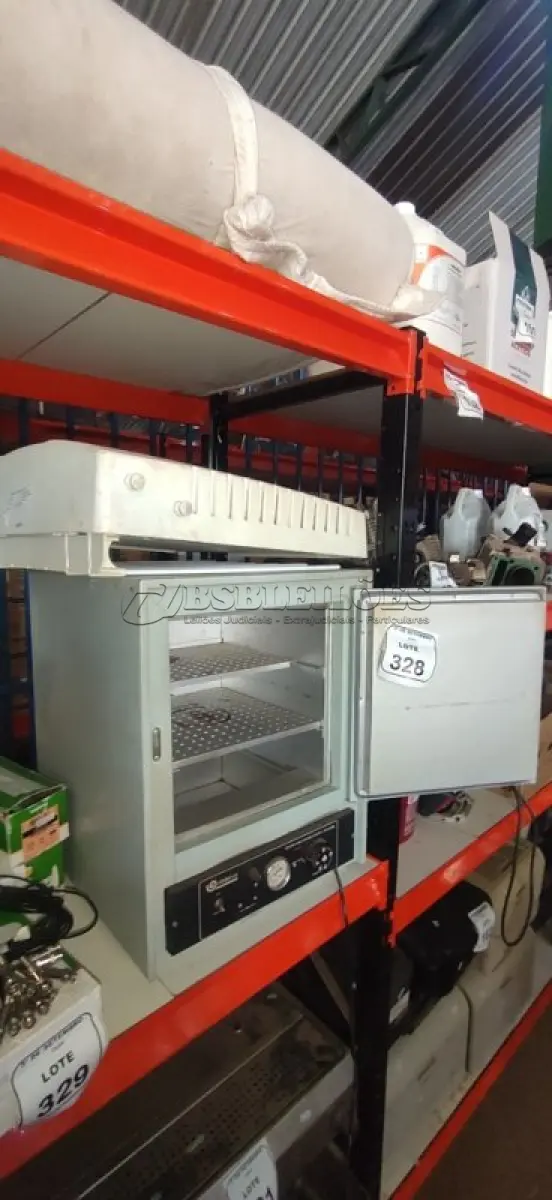 LOTE 328 - 01 SECADOR DE ROUPAS SOLAR E 01 ESTUFA PARA ESTERILIZAÇÃO. (NO ESTADO) ATENÇÃO! FAZER A VISITAÇÃO ANTES DE ARREMATAR, NÃO SABEMOS SE FUNCIONA, LEILÃO NÃO TEM GARANTIA E NEM DEVOLUÇÃO, SUJEITO A POSSÍVEIS AVARIAS VISÍVEIS/OCULTAS E/OU AUSÊNCIA DE COMPONENTES.