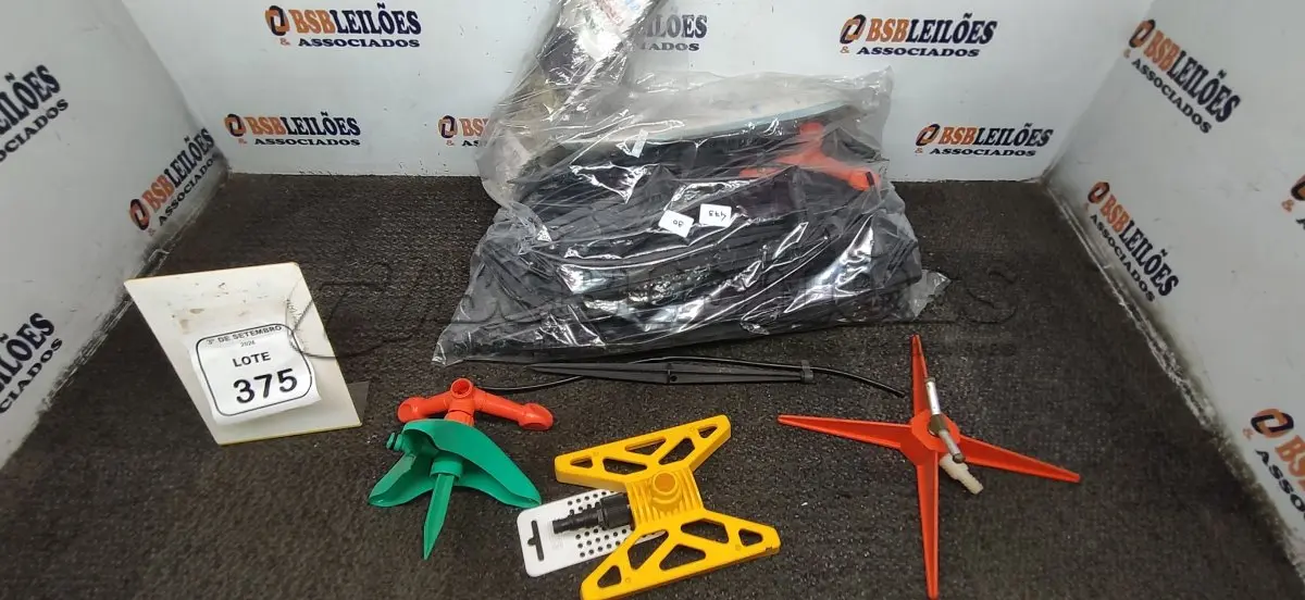 LOTE 375 - 01 LOTE COM VÁRIOS IRRIGADORES DE MODELOS DIVERSOS. (NO ESTADO) ATENÇÃO! FAZER A VISITAÇÃO ANTES DE ARREMATAR, NÃO SABEMOS SE FUNCIONA, LEILÃO NÃO TEM GARANTIA E NEM DEVOLUÇÃO, SUJEITO A POSSÍVEIS AVARIAS VISÍVEIS/OCULTAS E/OU AUSÊNCIA DE COMPONENTES.