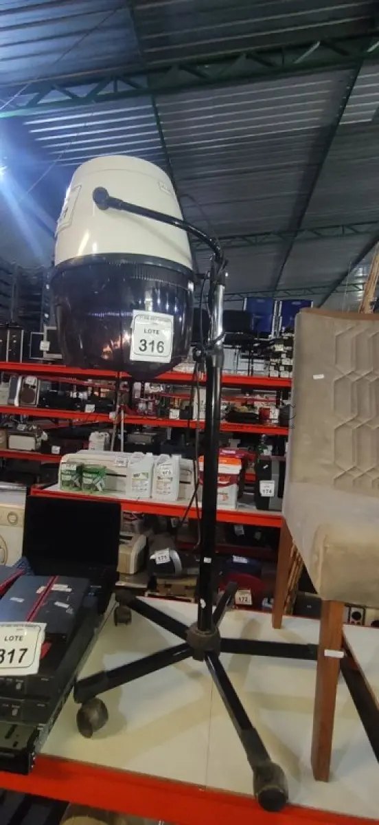 LOTE 316 - 01 SECADOR DE CABELO PROFISSIONAL MARCA MEGABELL. (NO ESTADO) ATENÇÃO! FAZER A VISITAÇÃO ANTES DE ARREMATAR, NÃO SABEMOS SE FUNCIONA, LEILÃO NÃO TEM GARANTIA E NEM DEVOLUÇÃO, SUJEITO A POSSÍVEIS AVARIAS VISÍVEIS/OCULTAS E/OU AUSÊNCIA DE COMPONENTES.