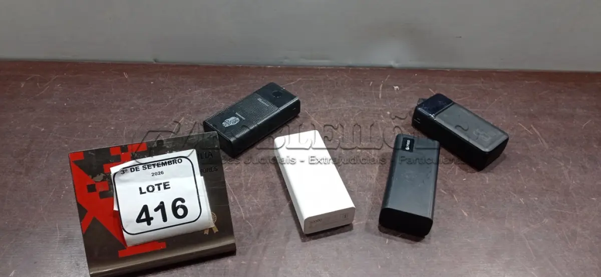 LOTE 416 - 04 POWER BANKS DE MARCAS E MODELOS DIVERSOS. (NO ESTADO) ATENÇÃO! FAZER A VISITAÇÃO ANTES DE ARREMATAR, NÃO SABEMOS SE FUNCIONA, LEILÃO NÃO TEM GARANTIA E NEM DEVOLUÇÃO, SUJEITO A POSSÍVEIS AVARIAS VISÍVEIS/OCULTAS E/OU AUSÊNCIA DE COMPONENTES.