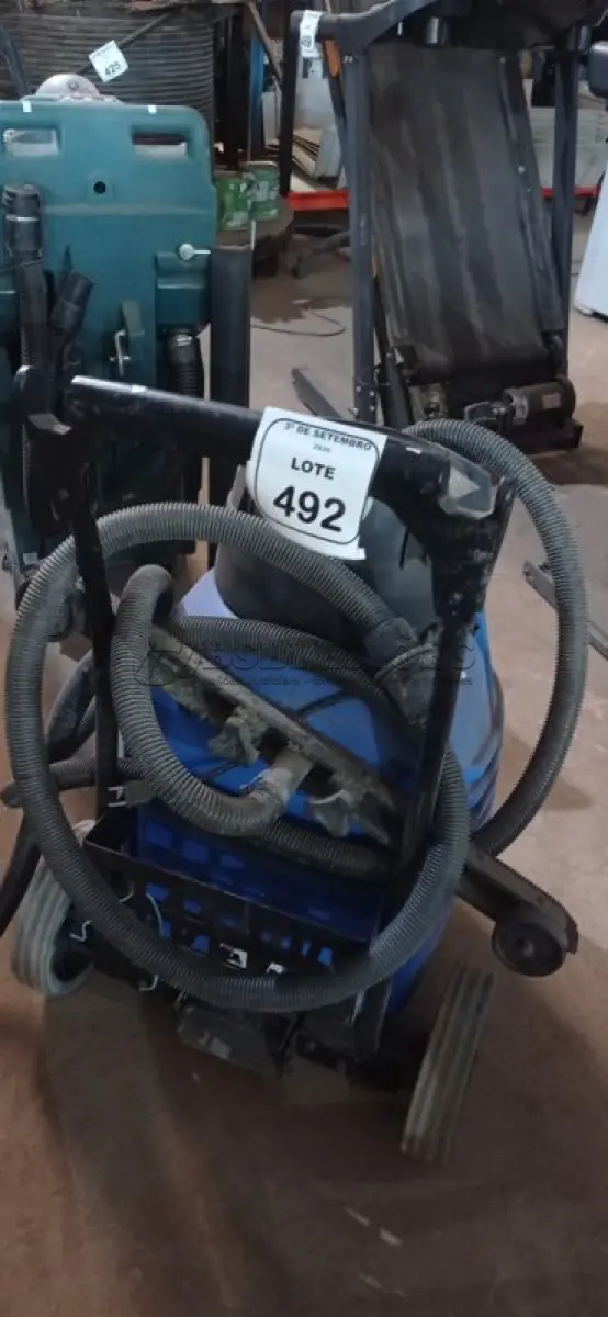 LOTE 492 - 01 ASPIRADOR INDUSTRIAL MODELO FLOOR VAC 1500 MARCA WAP. (NO ESTADO) ATENÇÃO! FAZER A VISITAÇÃO ANTES DE ARREMATAR, NÃO SABEMOS SE FUNCIONA, LEILÃO NÃO TEM GARANTIA E NEM DEVOLUÇÃO, SUJEITO A POSSÍVEIS AVARIAS VISÍVEIS/OCULTAS E/OU AUSÊNCIA DE COMPONENTES.
