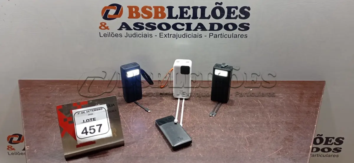 LOTE 457 - 04 POWER BANKS DE MARCAS E MODELOS DIVERSOS. (NO ESTADO) ATENÇÃO! FAZER A VISITAÇÃO ANTES DE ARREMATAR, NÃO SABEMOS SE FUNCIONA, LEILÃO NÃO TEM GARANTIA E NEM DEVOLUÇÃO, SUJEITO A POSSÍVEIS AVARIAS VISÍVEIS/OCULTAS E/OU AUSÊNCIA DE COMPONENTES.