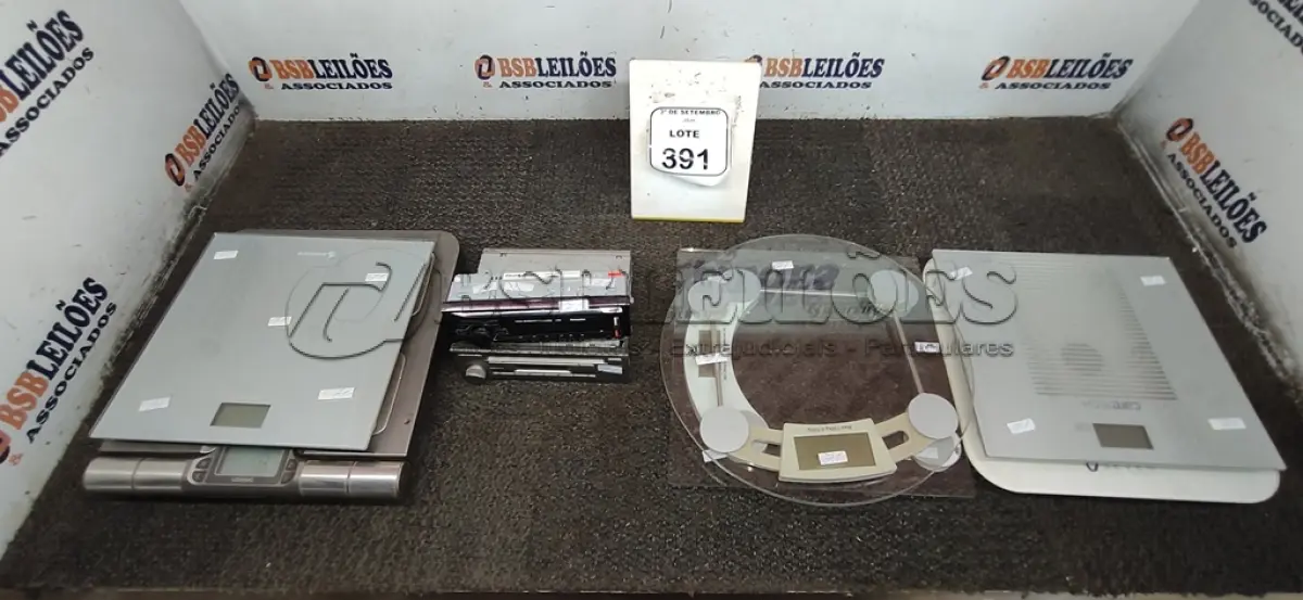 LOTE 391 - 06 BALANÇAS E 02 APARELHOS DE SOM AUTOMOTIVO DE MARCAS E MODELOS DIVERSOS. (NO ESTADO) ATENÇÃO! FAZER A VISITAÇÃO ANTES DE ARREMATAR, NÃO SABEMOS SE FUNCIONA, LEILÃO NÃO TEM GARANTIA E NEM DEVOLUÇÃO, SUJEITO A POSSÍVEIS AVARIAS VISÍVEIS/OCULTAS E/OU AUSÊNCIA DE COMPONENTES.