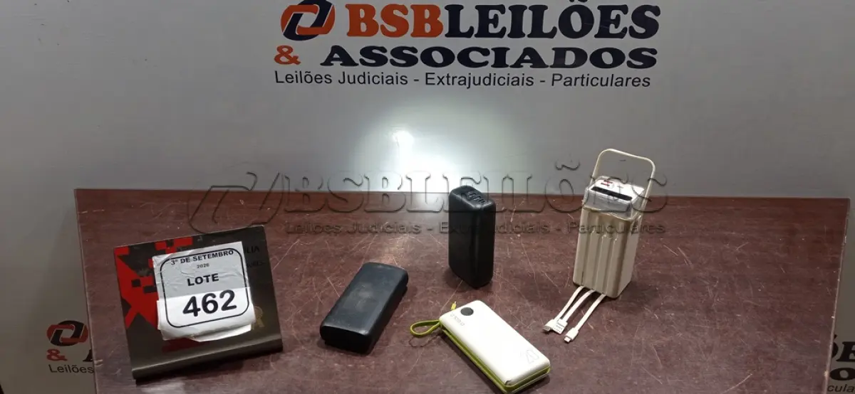 LOTE 462 - 04 POWER BANKS DE MARCAS E MODELOS DIVERSOS. (NO ESTADO) ATENÇÃO! FAZER A VISITAÇÃO ANTES DE ARREMATAR, NÃO SABEMOS SE FUNCIONA, LEILÃO NÃO TEM GARANTIA E NEM DEVOLUÇÃO, SUJEITO A POSSÍVEIS AVARIAS VISÍVEIS/OCULTAS E/OU AUSÊNCIA DE COMPONENTES.
