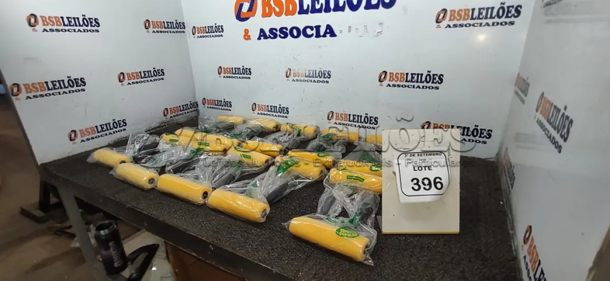 LOTE 396 - 01 LOTE COM VÁRIOS ROLOS DE ESPUMA PARA PINTURA. (NO ESTADO) ATENÇÃO! FAZER A VISITAÇÃO ANTES DE ARREMATAR, NÃO SABEMOS SE FUNCIONA, LEILÃO NÃO TEM GARANTIA E NEM DEVOLUÇÃO, SUJEITO A POSSÍVEIS AVARIAS VISÍVEIS/OCULTAS E/OU AUSÊNCIA DE COMPONENTES.