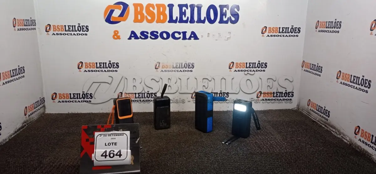 LOTE 464 - 04 POWER BANKS DE MARCAS E MODELOS DIVERSOS. (NO ESTADO) ATENÇÃO! FAZER A VISITAÇÃO ANTES DE ARREMATAR, NÃO SABEMOS SE FUNCIONA, LEILÃO NÃO TEM GARANTIA E NEM DEVOLUÇÃO, SUJEITO A POSSÍVEIS AVARIAS VISÍVEIS/OCULTAS E/OU AUSÊNCIA DE COMPONENTES.