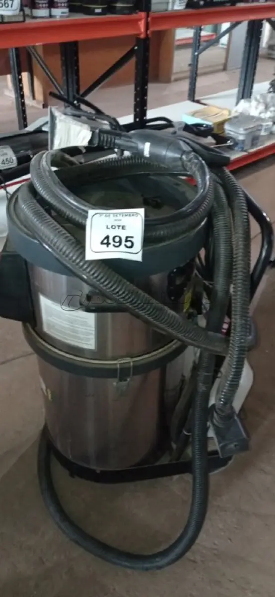 LOTE 495 - 01 MÁQUINA EXTRATORA PROFISSIONAL DE ÁGUA QUENTE E VAPOR MODELO GV ETNA MARCA LAVOR. (NO ESTADO) ATENÇÃO! FAZER A VISITAÇÃO ANTES DE ARREMATAR, NÃO SABEMOS SE FUNCIONA, LEILÃO NÃO TEM GARANTIA E NEM DEVOLUÇÃO, SUJEITO A POSSÍVEIS AVARIAS VISÍVEIS/OCULTAS E/OU AUSÊNCIA DE COMPONENTES.