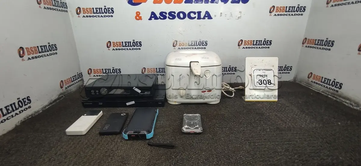LOTE 308 - 01 PANELA ELÉTRICA, 04 POWER BANKS, 01 BLU RAY E 01 RECEIVER TERRESTRE. (NO ESTADO) ATENÇÃO! FAZER A VISITAÇÃO ANTES DE ARREMATAR, NÃO SABEMOS SE FUNCIONA, LEILÃO NÃO TEM GARANTIA E NEM DEVOLUÇÃO, SUJEITO A POSSÍVEIS AVARIAS VISÍVEIS/OCULTAS E/OU AUSÊNCIA DE COMPONENTES.
