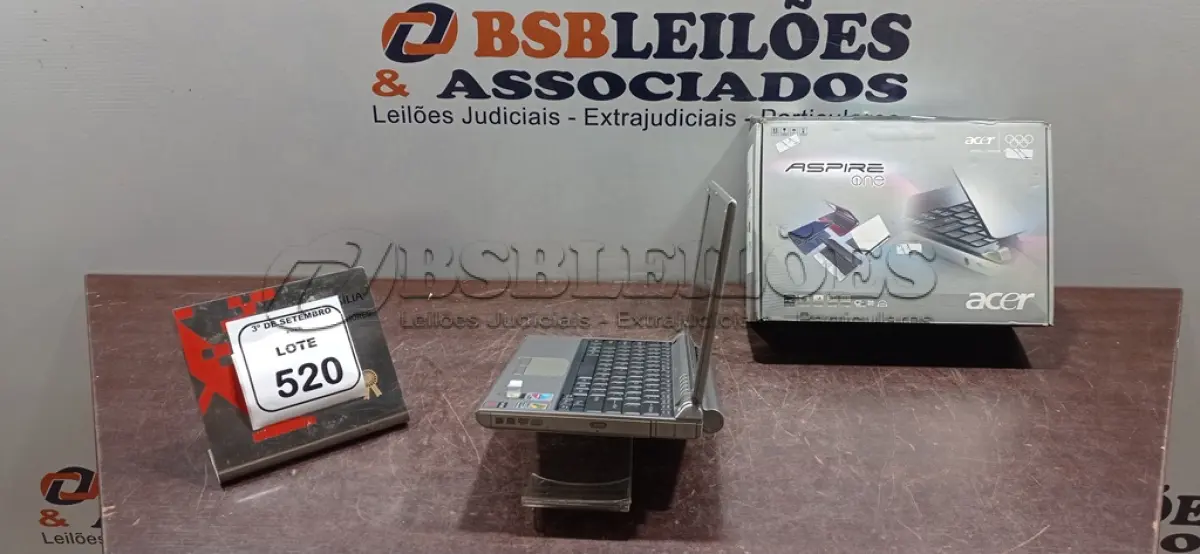 LOTE 520 - 01 NOTEBOOK MARCA ACER. (NO ESTADO) ATENÇÃO! FAZER A VISITAÇÃO ANTES DE ARREMATAR, NÃO SABEMOS SE FUNCIONA, LEILÃO NÃO TEM GARANTIA E NEM DEVOLUÇÃO, SUJEITO A POSSÍVEIS AVARIAS VISÍVEIS/OCULTAS E/OU AUSÊNCIA DE COMPONENTES.