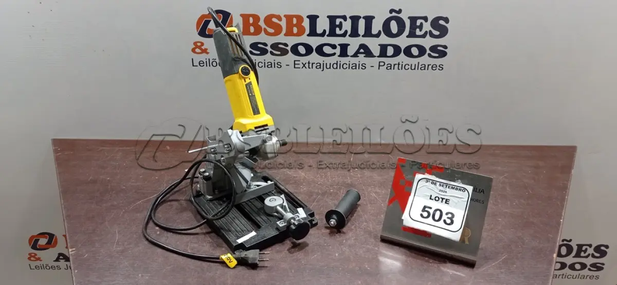 LOTE 503 - 01 ESMERILHADEIRA ANGULAR COM BASE PARA CORTE. (NO ESTADO) ATENÇÃO! FAZER A VISITAÇÃO ANTES DE ARREMATAR, NÃO SABEMOS SE FUNCIONA, LEILÃO NÃO TEM GARANTIA E NEM DEVOLUÇÃO, SUJEITO A POSSÍVEIS AVARIAS VISÍVEIS/OCULTAS E/OU AUSÊNCIA DE COMPONENTES.