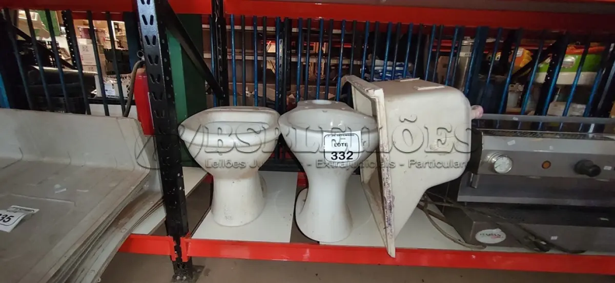 LOTE 332 - 02 VASOS E 01 TANQUE. (NO ESTADO) ATENÇÃO! FAZER A VISITAÇÃO ANTES DE ARREMATAR, NÃO SABEMOS SE FUNCIONA, LEILÃO NÃO TEM GARANTIA E NEM DEVOLUÇÃO, SUJEITO A POSSÍVEIS AVARIAS VISÍVEIS/OCULTAS E/OU AUSÊNCIA DE COMPONENTES.
