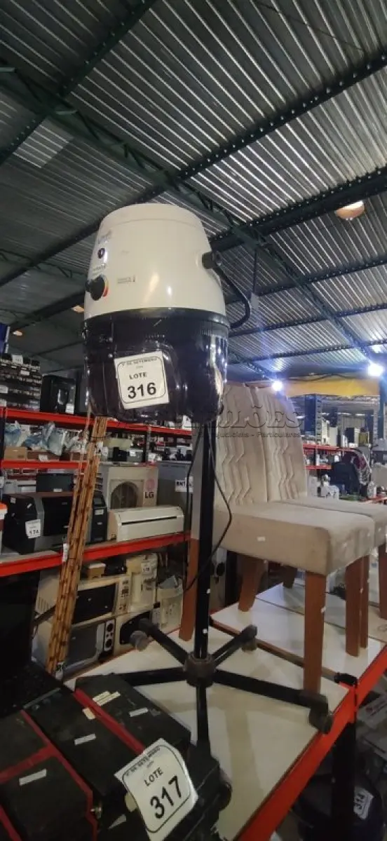 LOTE 316 - 01 SECADOR DE CABELO PROFISSIONAL MARCA MEGABELL. (NO ESTADO) ATENÇÃO! FAZER A VISITAÇÃO ANTES DE ARREMATAR, NÃO SABEMOS SE FUNCIONA, LEILÃO NÃO TEM GARANTIA E NEM DEVOLUÇÃO, SUJEITO A POSSÍVEIS AVARIAS VISÍVEIS/OCULTAS E/OU AUSÊNCIA DE COMPONENTES.