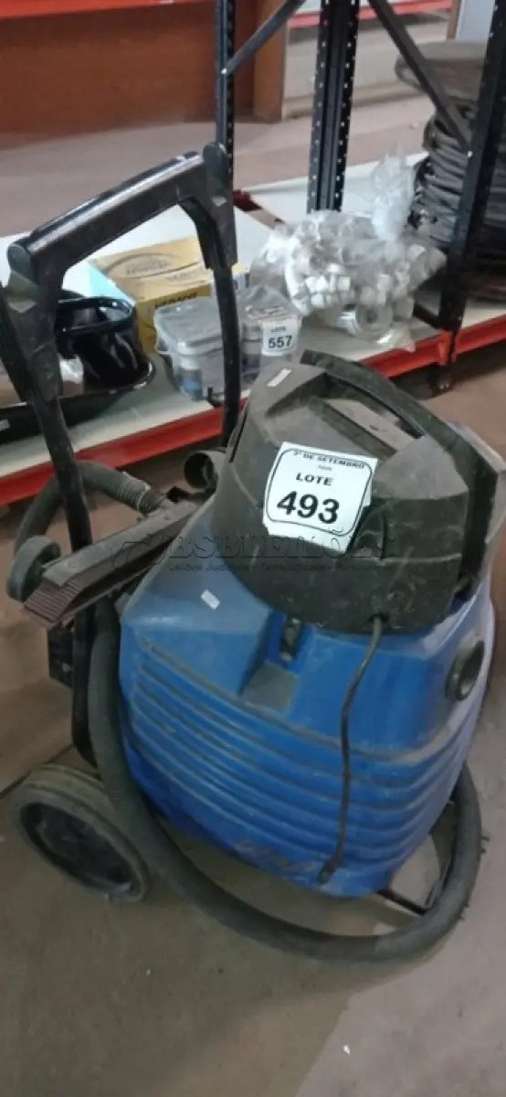 LOTE 493 - 01 ASPIRADOR INDUSTRIAL MODELO FLOOR VAC 1500 MARCA WAP. (NO ESTADO) ATENÇÃO! FAZER A VISITAÇÃO ANTES DE ARREMATAR, NÃO SABEMOS SE FUNCIONA, LEILÃO NÃO TEM GARANTIA E NEM DEVOLUÇÃO, SUJEITO A POSSÍVEIS AVARIAS VISÍVEIS/OCULTAS E/OU AUSÊNCIA DE COMPONENTES.