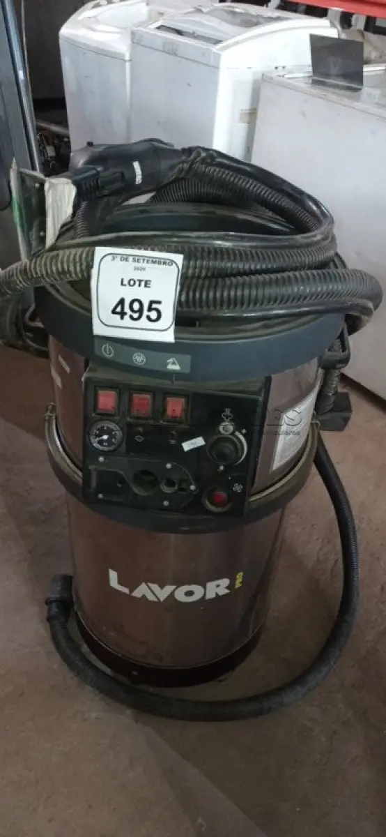 LOTE 495 - 01 MÁQUINA EXTRATORA PROFISSIONAL DE ÁGUA QUENTE E VAPOR MODELO GV ETNA MARCA LAVOR. (NO ESTADO) ATENÇÃO! FAZER A VISITAÇÃO ANTES DE ARREMATAR, NÃO SABEMOS SE FUNCIONA, LEILÃO NÃO TEM GARANTIA E NEM DEVOLUÇÃO, SUJEITO A POSSÍVEIS AVARIAS VISÍVEIS/OCULTAS E/OU AUSÊNCIA DE COMPONENTES.
