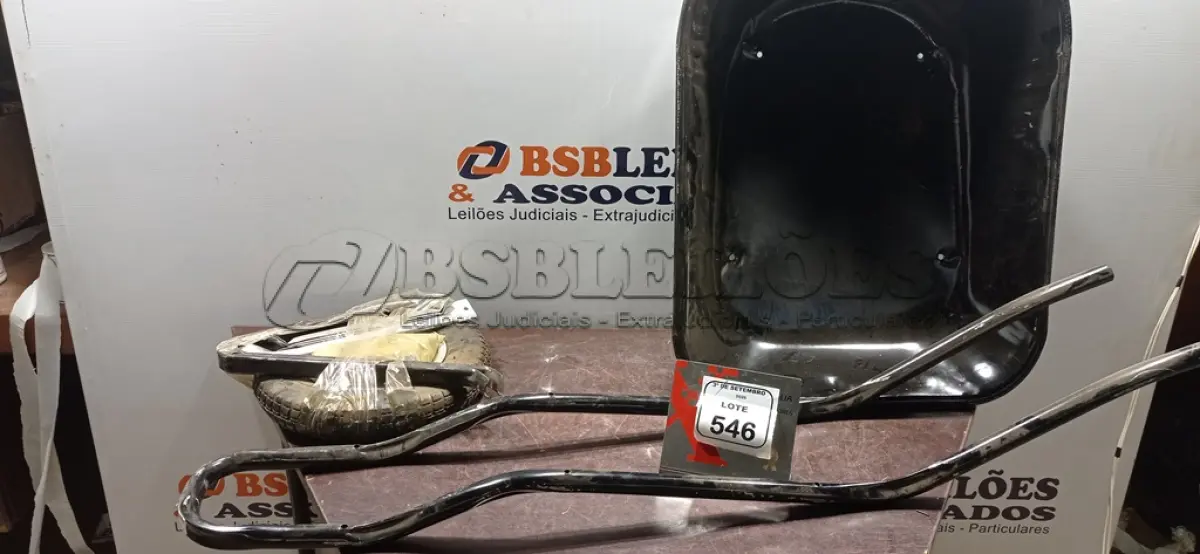 LOTE 546 - 01 CARRINHO DE MÃO DESMONTADO. (NO ESTADO) ATENÇÃO! FAZER A VISITAÇÃO ANTES DE ARREMATAR, NÃO SABEMOS SE FUNCIONA, LEILÃO NÃO TEM GARANTIA E NEM DEVOLUÇÃO, SUJEITO A POSSÍVEIS AVARIAS VISÍVEIS/OCULTAS E/OU AUSÊNCIA DE COMPONENTES.