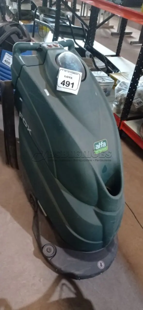 LOTE 491 - 01 MÁQUINA DE LAVAR PISOS INDUSTRIAL MODELO FOX MARCA ALFA. (NO ESTADO) ATENÇÃO! FAZER A VISITAÇÃO ANTES DE ARREMATAR, NÃO SABEMOS SE FUNCIONA, LEILÃO NÃO TEM GARANTIA E NEM DEVOLUÇÃO, SUJEITO A POSSÍVEIS AVARIAS VISÍVEIS/OCULTAS E/OU AUSÊNCIA DE COMPONENTES.