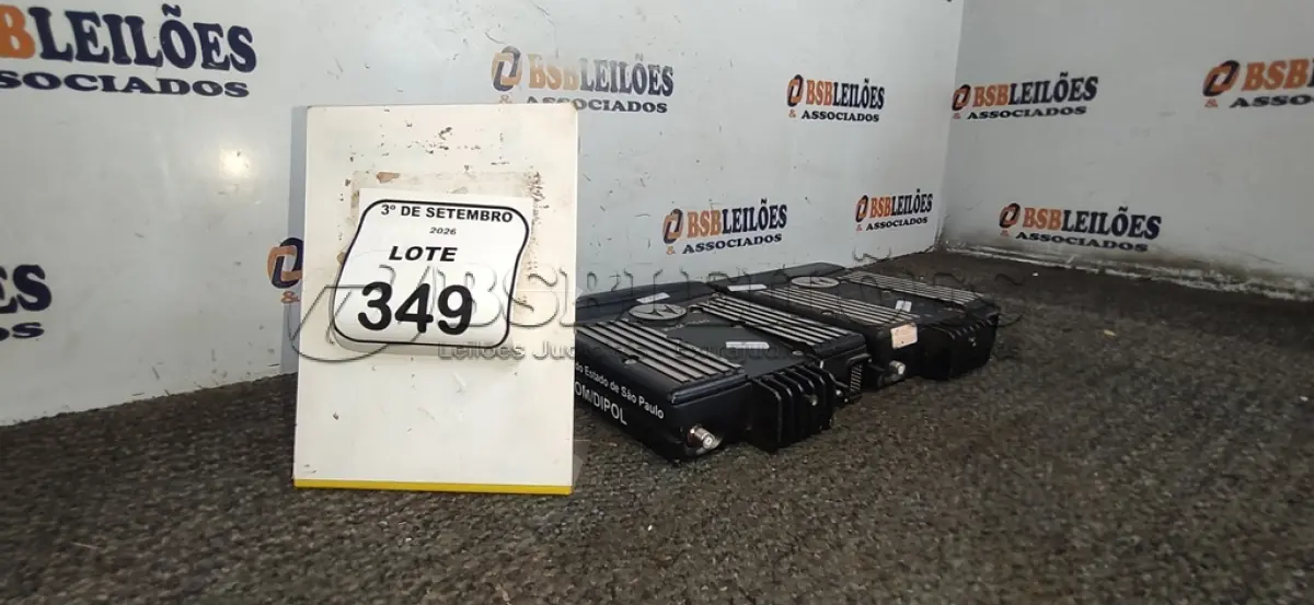 LOTE 349 - 02 RÁDIOS TRANSCEPTORES MARCA MOTOROLA. (NO ESTADO) ATENÇÃO! FAZER A VISITAÇÃO ANTES DE ARREMATAR, NÃO SABEMOS SE FUNCIONA, LEILÃO NÃO TEM GARANTIA E NEM DEVOLUÇÃO, SUJEITO A POSSÍVEIS AVARIAS VISÍVEIS/OCULTAS E/OU AUSÊNCIA DE COMPONENTES.