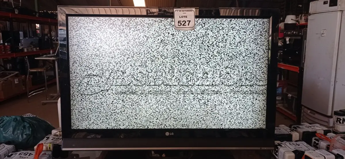 LOTE 527 - 01 TV 42’’ MARCA LG. (NO ESTADO) ATENÇÃO! FAZER A VISITAÇÃO ANTES DE ARREMATAR, NÃO SABEMOS SE FUNCIONA, LEILÃO NÃO TEM GARANTIA E NEM DEVOLUÇÃO, SUJEITO A POSSÍVEIS AVARIAS VISÍVEIS/OCULTAS E/OU AUSÊNCIA DE COMPONENTES.