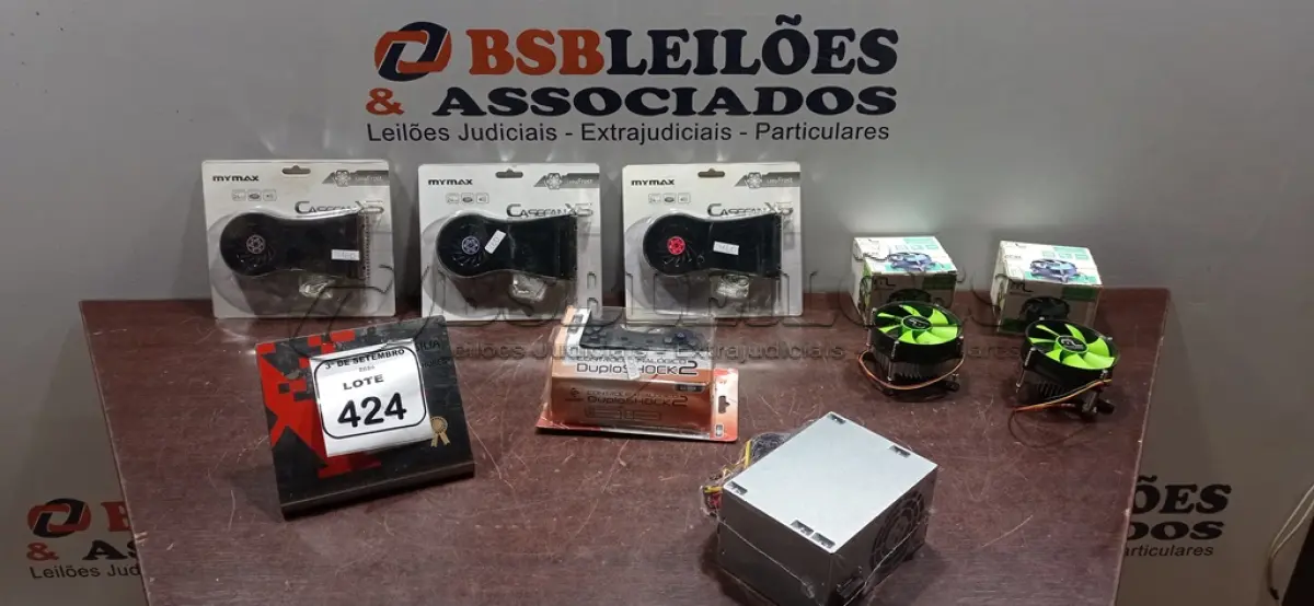 LOTE 424 - 04 COOLERS DE PC, 01 CONTROLE DE PS2 E 01 FONTE DE PC. (NO ESTADO) ATENÇÃO! FAZER A VISITAÇÃO ANTES DE ARREMATAR, NÃO SABEMOS SE FUNCIONA, LEILÃO NÃO TEM GARANTIA E NEM DEVOLUÇÃO, SUJEITO A POSSÍVEIS AVARIAS VISÍVEIS/OCULTAS E/OU AUSÊNCIA DE COMPONENTES.