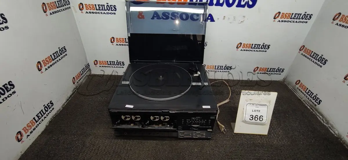 LOTE 366 - 01 APARELHO DE SOM 3 EM 1 MARCA PHILIPS. (NO ESTADO) ATENÇÃO! FAZER A VISITAÇÃO ANTES DE ARREMATAR, NÃO SABEMOS SE FUNCIONA, LEILÃO NÃO TEM GARANTIA E NEM DEVOLUÇÃO, SUJEITO A POSSÍVEIS AVARIAS VISÍVEIS/OCULTAS E/OU AUSÊNCIA DE COMPONENTES.